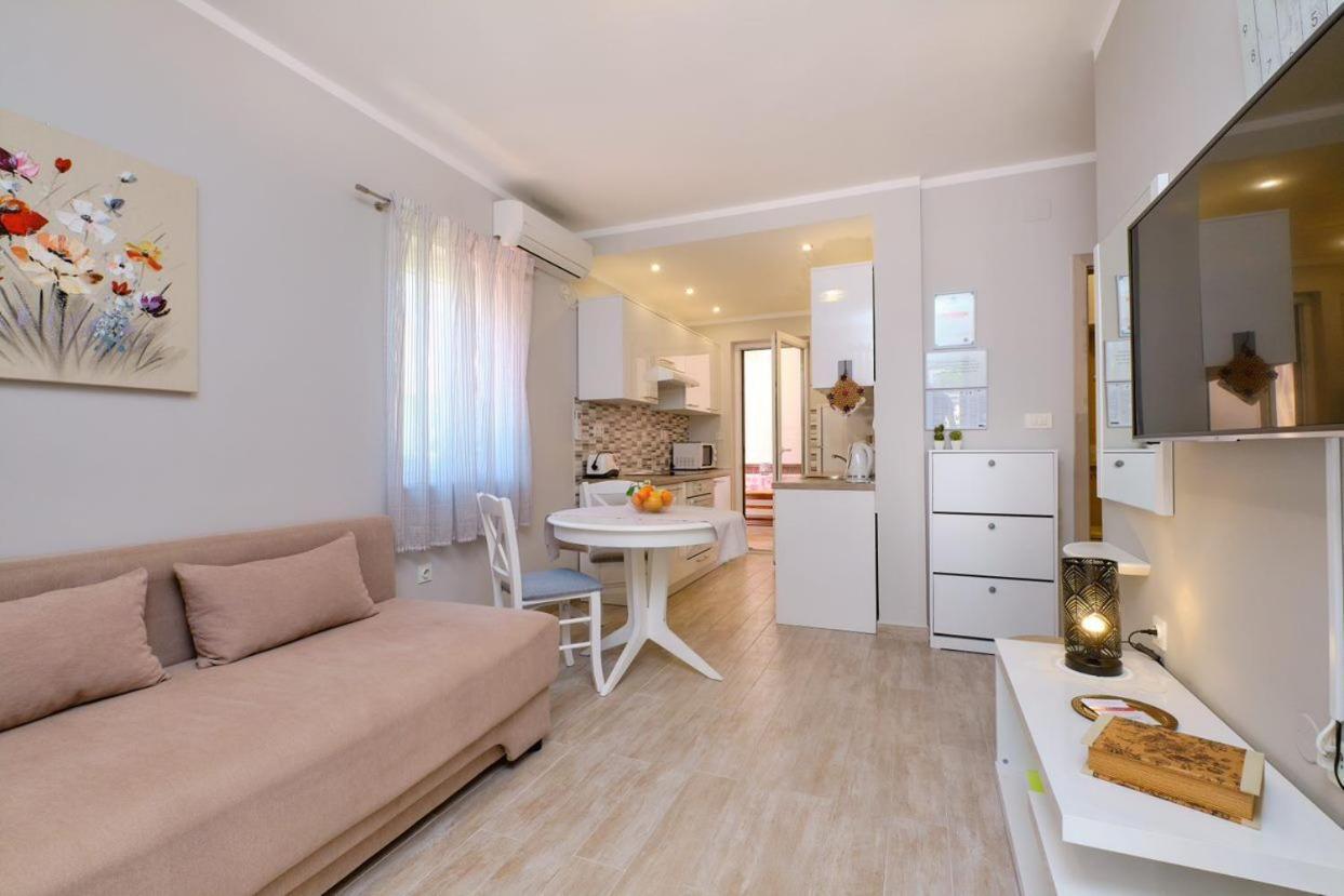 Apartments Enna Mali Lošinj Eksteriør bilde